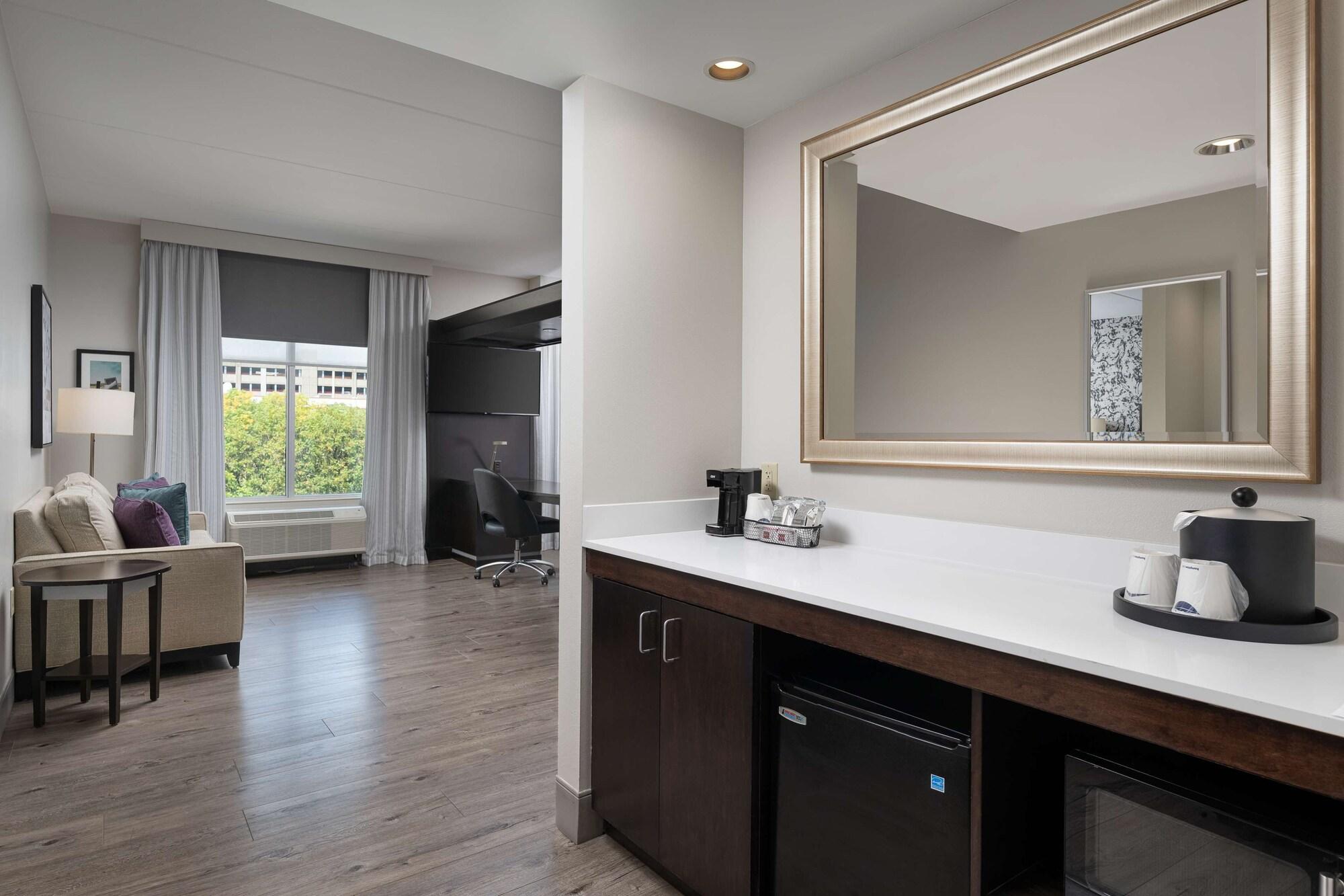 Hotel Hampton & Downtown 3*