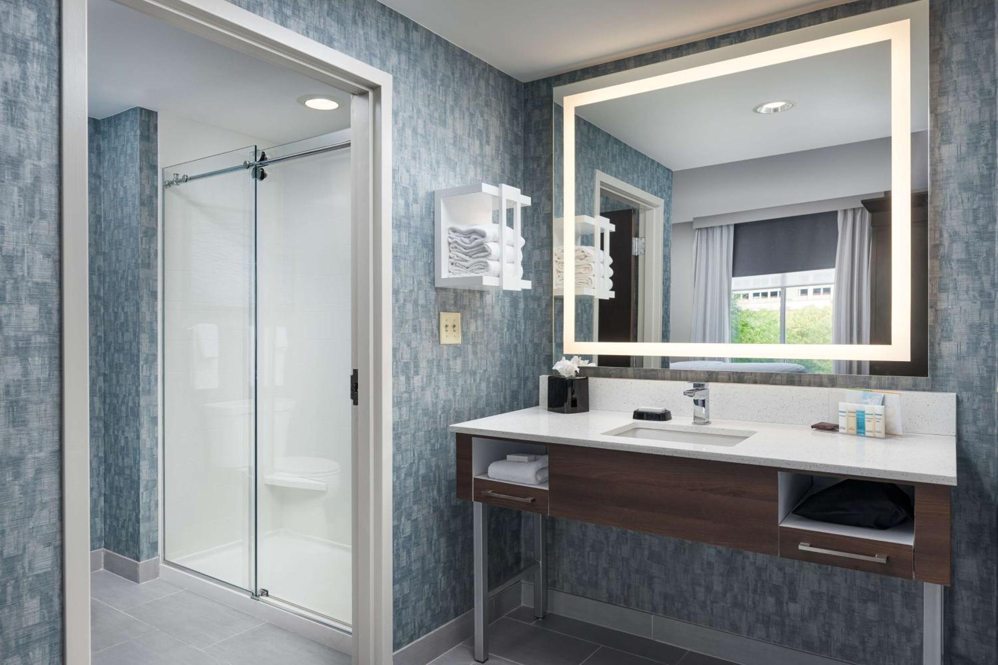 Hampton & Downtown Hotel 3*