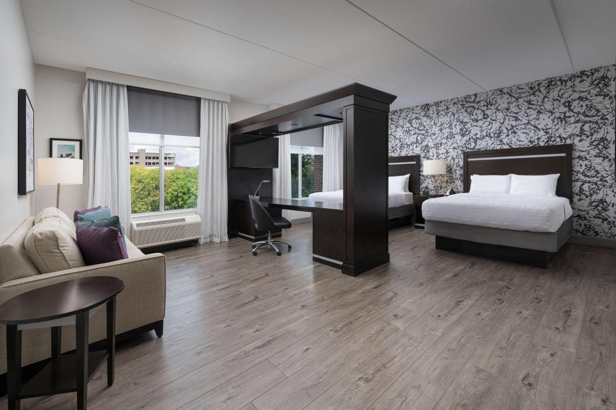 Hampton & Downtown Hotel