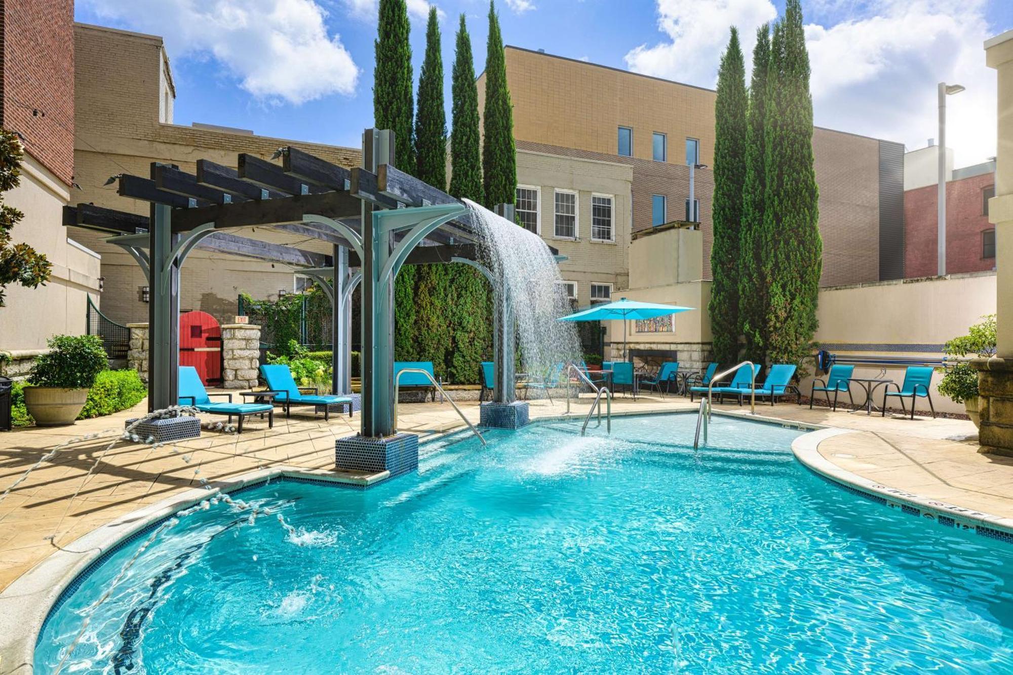 Hampton & Downtown Hotel 3*