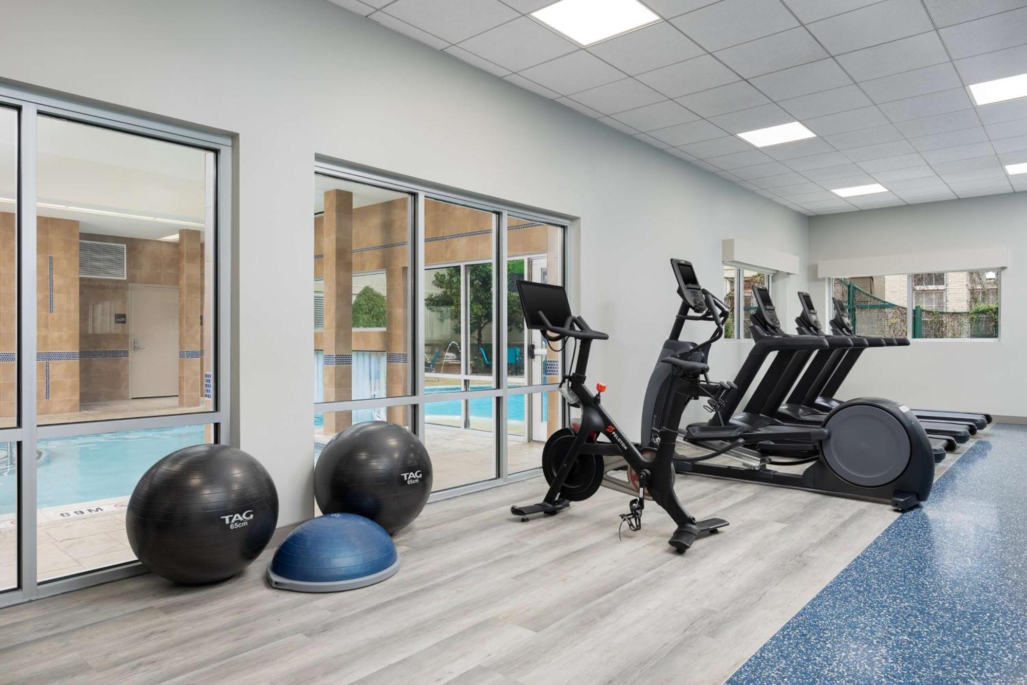 Hampton & Downtown Hotel 3*